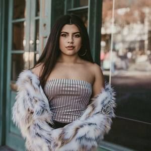 Meet your Posher, Iris